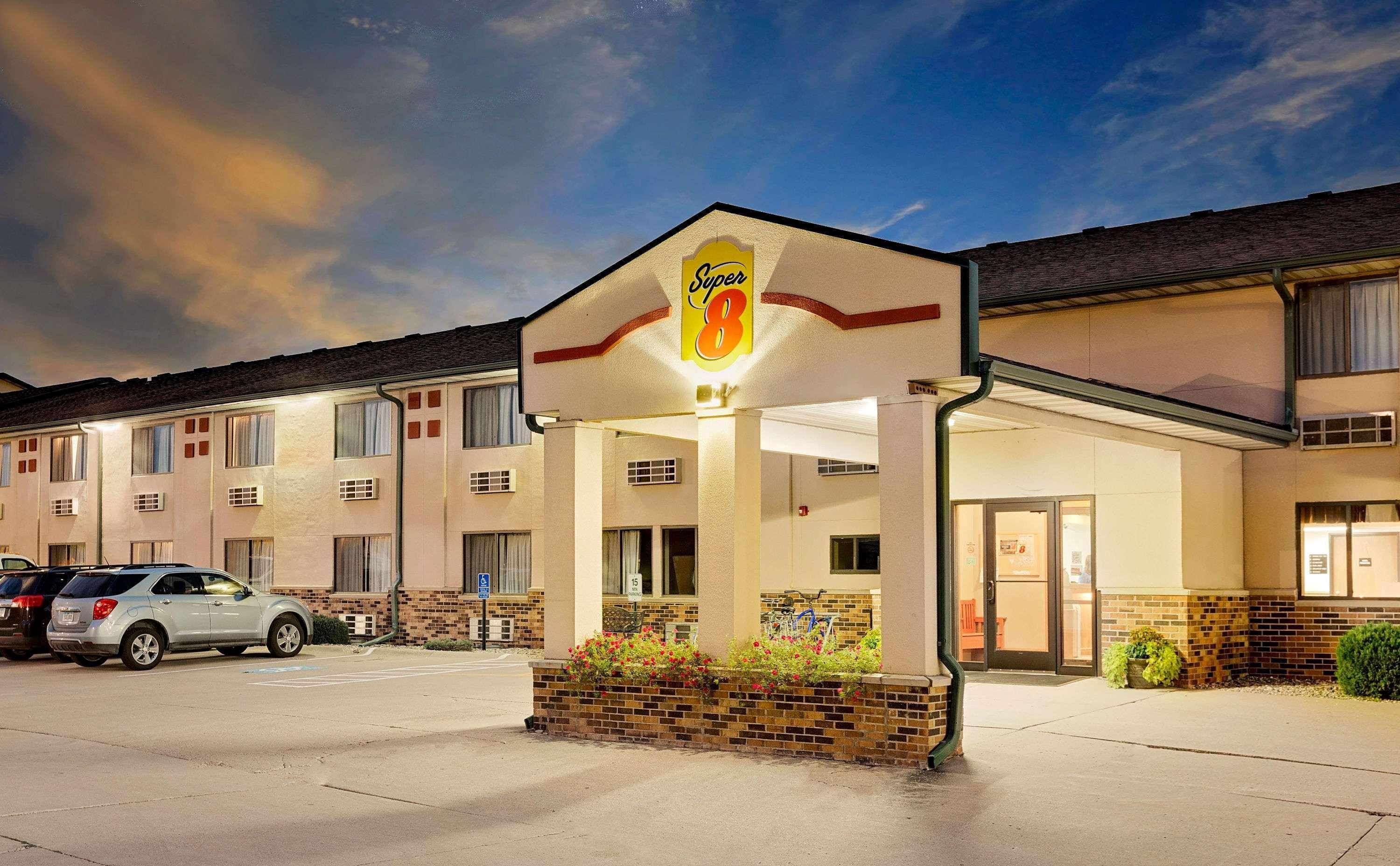 Super 8 By Wyndham St. James Экстерьер фото